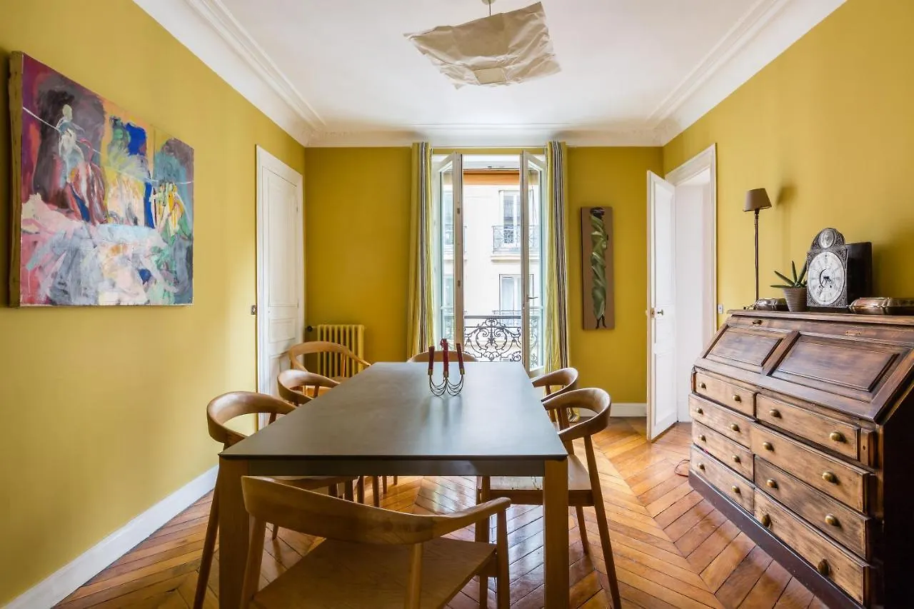 Апартаменты Veeve - Muted Beauty In Batignolles Париж
