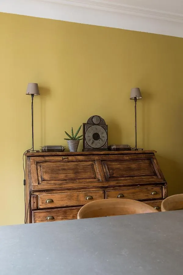 Veeve - Muted Beauty In Batignolles Paris