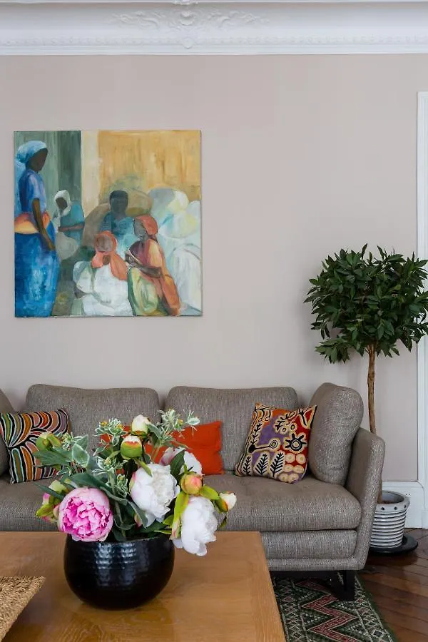 Veeve - Muted Beauty In Batignolles * Paris